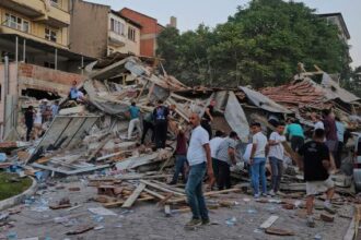 Magnitude 6.1 earthquake strikes Turkey, about a dozen buildings collapse – National | Globalnews.ca