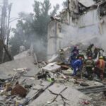 Ukraine mourns Russian attack on Kyiv as death toll rises to 31 people – National | Globalnews.ca