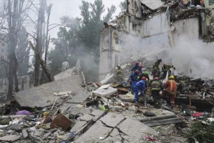 Ukraine mourns Russian attack on Kyiv as death toll rises to 31 people – National | Globalnews.ca