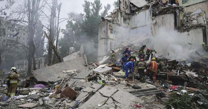 Ukraine mourns Russian attack on Kyiv as death toll rises to 31 people – National | Globalnews.ca